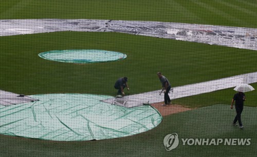 프로야구 잠실·수원 경기 비로 취소…24일 재개