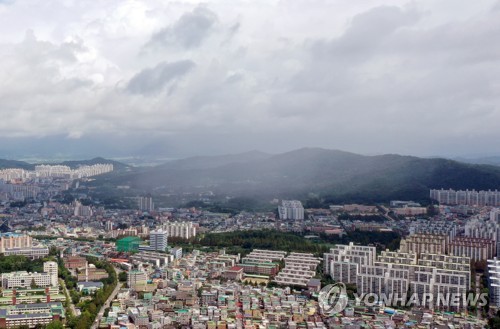 "우산 챙기세요"…서울·경기 등 바람 불고 강한 소나기