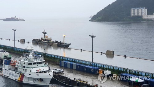 외지 확진자 오고 인근 부산서 발생…경남 지역감염 '조마조마'(종합)