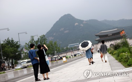 [내일날씨] 전국 폭염특보 계속…내륙 곳곳 오후 한때 빗방울