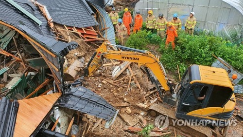 중부는 '물폭탄'에 곳곳 비상…남부는 찜통더위에 '헉헉'