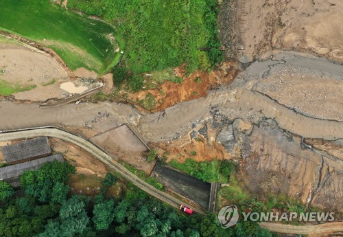 [반복되는 물난리] ③ "하수관 용량 키우고 빗물 분산해야"…전문가 진단