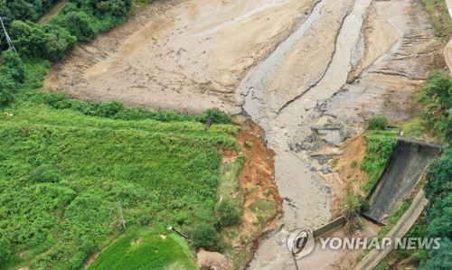 안성·이천서 저수지 일부 파손돼 복구작업…주민 피해 없어(종합)