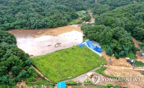 폭우 쏟아진 충북 4명 사망·8명 실종…"밤사이 또 큰 비"