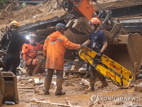 시간당 80㎜ 비' 가평 펜션에 토사 덮쳐 일가족 3명 사망(종합3보)