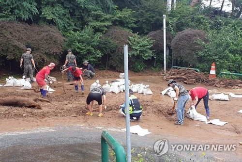 퍼내고 치우느라 비지땀 한 바가지…충남 수해 상처 회복 중(종합2보)