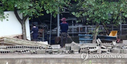 "치워도 치워도 비가 또 쏟아지니"…충남 수해 복구 난항(종합)