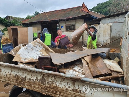 끊어진 도로 잇고, 방파제 메우고…충남 피해복구 작업 이어져(종합)