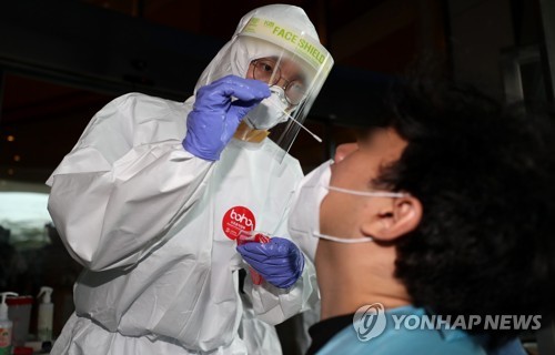 외지 확진자 오고 인근 부산서 발생…경남 지역감염 '조마조마'(종합)