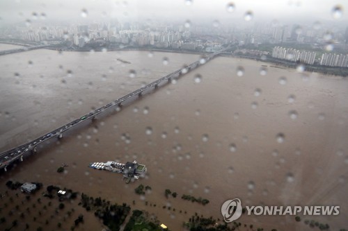 [날씨] "언제 그치나"…8일까지 중부지방 최대 300㎜ 비 소식