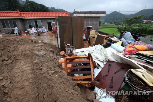 [르포] "물 먹은 가재도구 녹슬고 썩는데…야속한 비 언제까지"