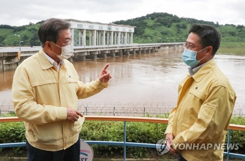 문대통령, 홍수조절댐 방문…"北, 황강댐 방류 안 알려 아쉽다"(종합)