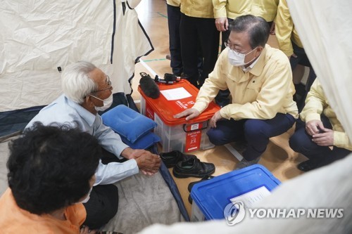 문대통령, 홍수조절댐 방문…"北, 황강댐 방류 안 알려 아쉽다"(종합)