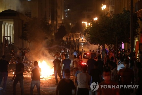 '폭발참사'에 레바논 민심도 폭발 직전,거리서 정권퇴진 시위(종합2보)