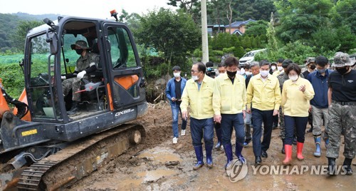 "수로 정비만이라도 끝내야…" 비 예보에 손 바빠진 복구 현장