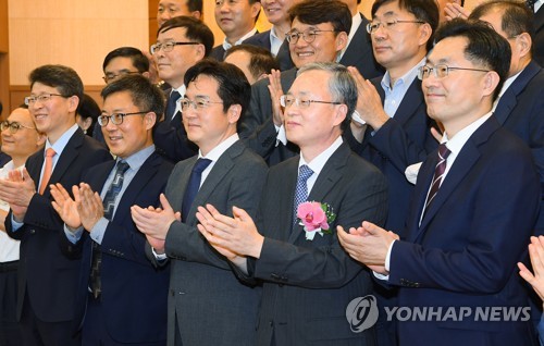 떠나는 검사장들 "기죽지 마라"…"지혜 모아 위기 극복" 당부(종합)