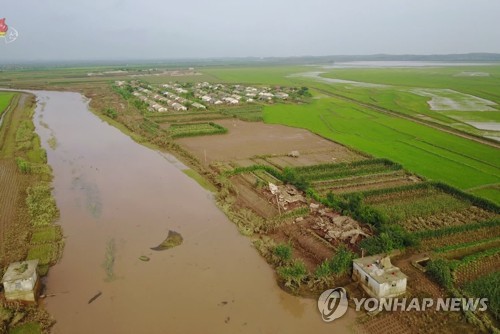 "또 폭우 온다니 대비하자"…북한, 농경지 수해복구 총력(종합)