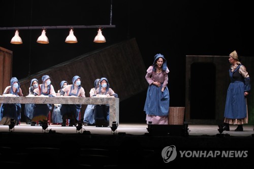 여든다섯 베테랑·여덟살 아역의 조화…연극 '레미제라블'