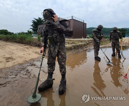 군, 철원·화천서 유실된 한국군 대인지뢰 8발 수거