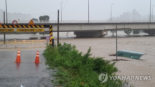 '잠기고, 무너지고'…독자 제보 사진으로 본 폭우 현장