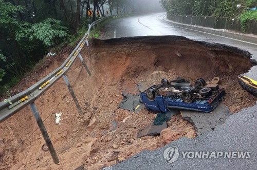 '잠기고, 무너지고'…독자 제보 사진으로 본 폭우 현장