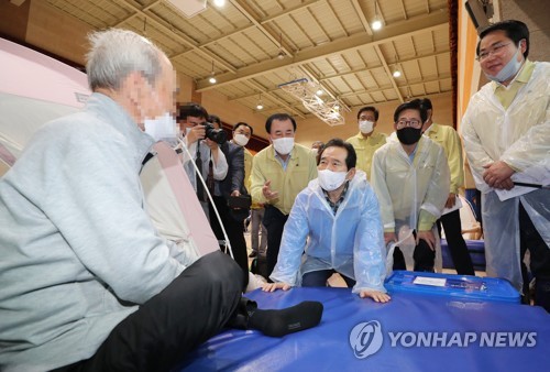 정총리, 아산 찾아 호우피해 점검…"최대한 빨리 피해 복구"