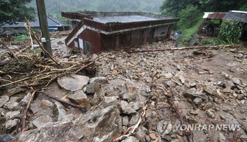 전북 집어삼킨 '수마'…544㎜ 폭우로 사망 2명·이재민 1702명