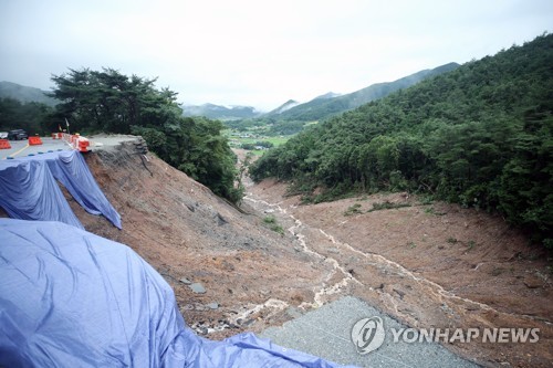 수마 할퀸 전국 곳곳 처참한 참상…태풍 '장미'까지 덮친다(종합)