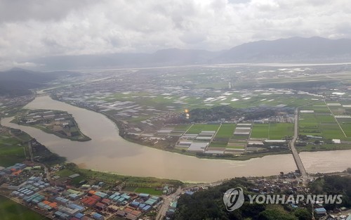 낙동강 하류 홍수특보 유지 속 태풍 장미 북상 '비상'