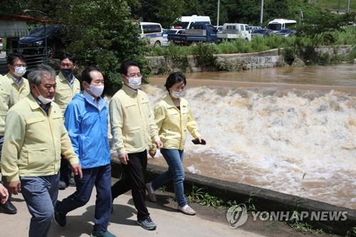 정총리 "기상청·환경부 등 예보 적중률 높여야"