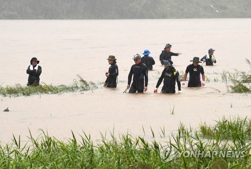 수마 할퀸 전국 곳곳 처참한 참상…태풍 '장미'까지 덮친다(종합)