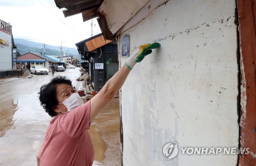 수마 할퀸 전국 곳곳 처참한 참상…태풍 '장미'까지 덮친다(종합)