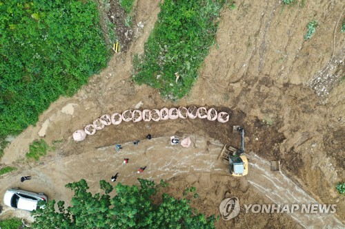 '비 그친' 전북…바닷길 재개되고 도로 통행도 속속 재개(종합)