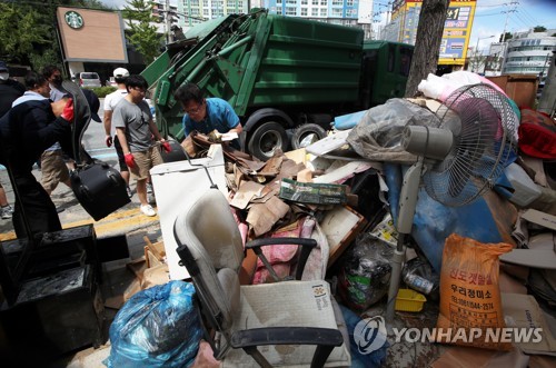 "순식간에 물 차올라 가족앨범까지" 광주 신안교 주민들 '한숨'