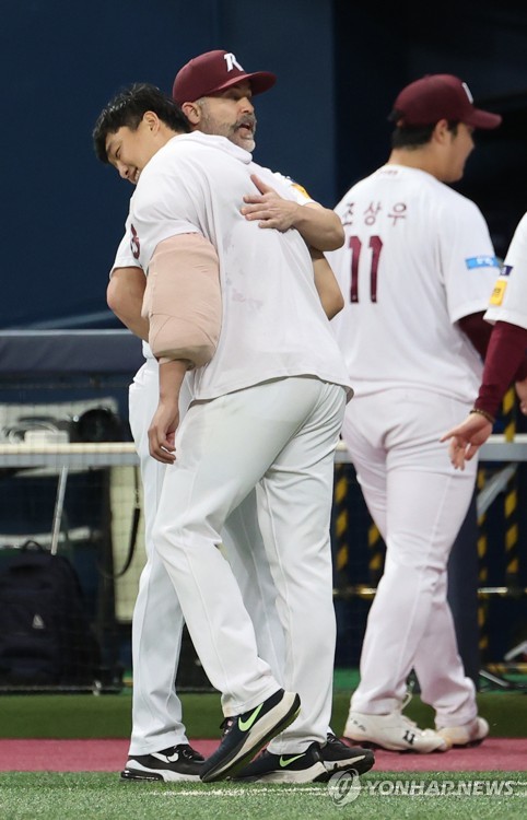1위 NC·2위 키움 동반 승리…로하스 28호포 홈런 1위 굳히기(종합)