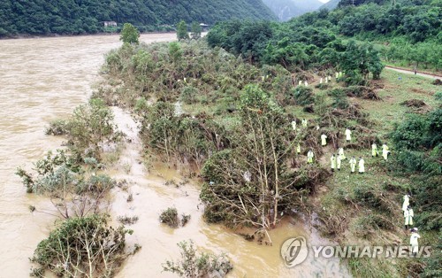 춘천 의암호 참사 엿새째…폭우 내리는 악기상 속 수색작업 재개