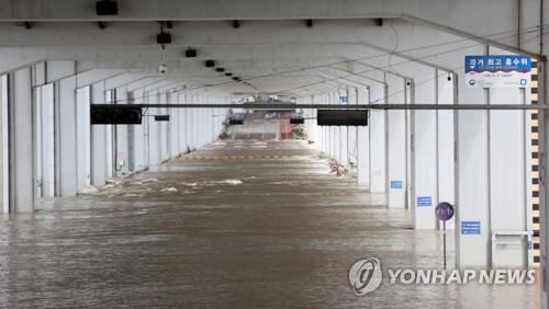 서울 양재·홍제천 등 완전통제…곳곳 산사태주의보