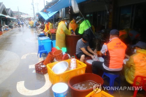 물난리 속 상수도 끊긴 구례 주민들 "흙범벅, 씻지도 못해"