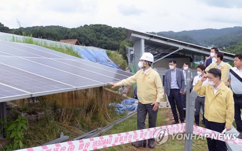 산사태로 도마 위에 오른 '산지 태양광'…비중 줄이고 관리 강화