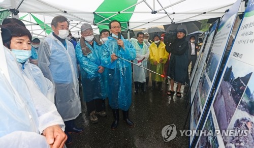 민주, 충북 음성서 수해 봉사 "실질적 보상책 만들겠다"