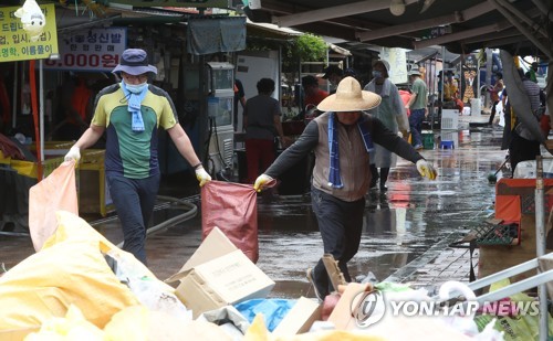 "큰 힘이 됩니다" 수마 할퀸 화개장터에 전국서 봉사 손길(종합)