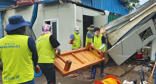 역대급 폭우 피해 함께 이겨내자…전국 각지서 온정의 손길