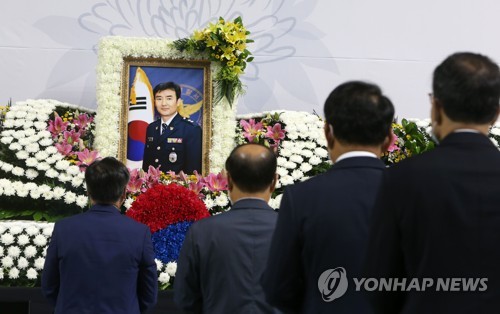 "하늘이 원망스러워" 의암호 순직 경찰관 '눈물의 영결식'