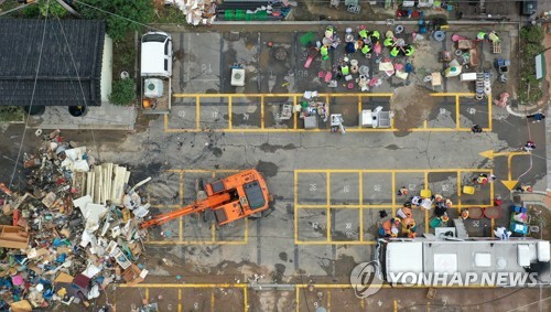 '이름 없는 천사들' 속속 구례 찾아 도움의 손길