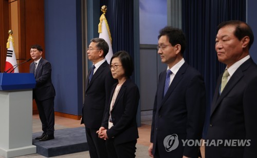 민심이탈 우려속 靑 합류 수석들 "엄중한 시기, 충언하겠다"(종합)