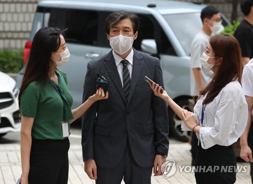 조국 "딸 수사한 검사 감찰해달라" 촉구…검찰 "근거 없는 주장"