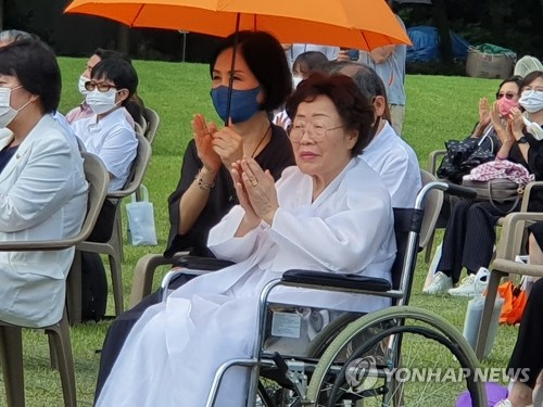 이용수 할머니 "수요집회 있지 않아야…운동방식도 바꿔야"