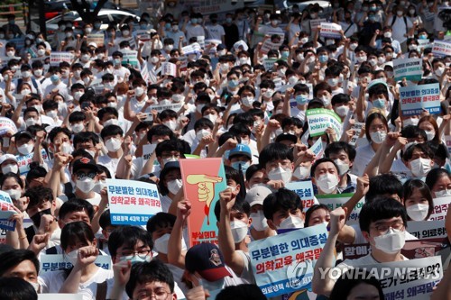 온갖 잡무에 환자 폭언까지…전공의 공백에 지쳐가는 간호사들