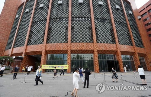 여의도순복음교회 관련 확진자 10명 발생…성가대 의심