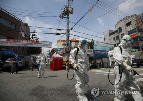 자가격리마저 팽개친 전광훈 누구…극우 목사서 방역 걸림돌로